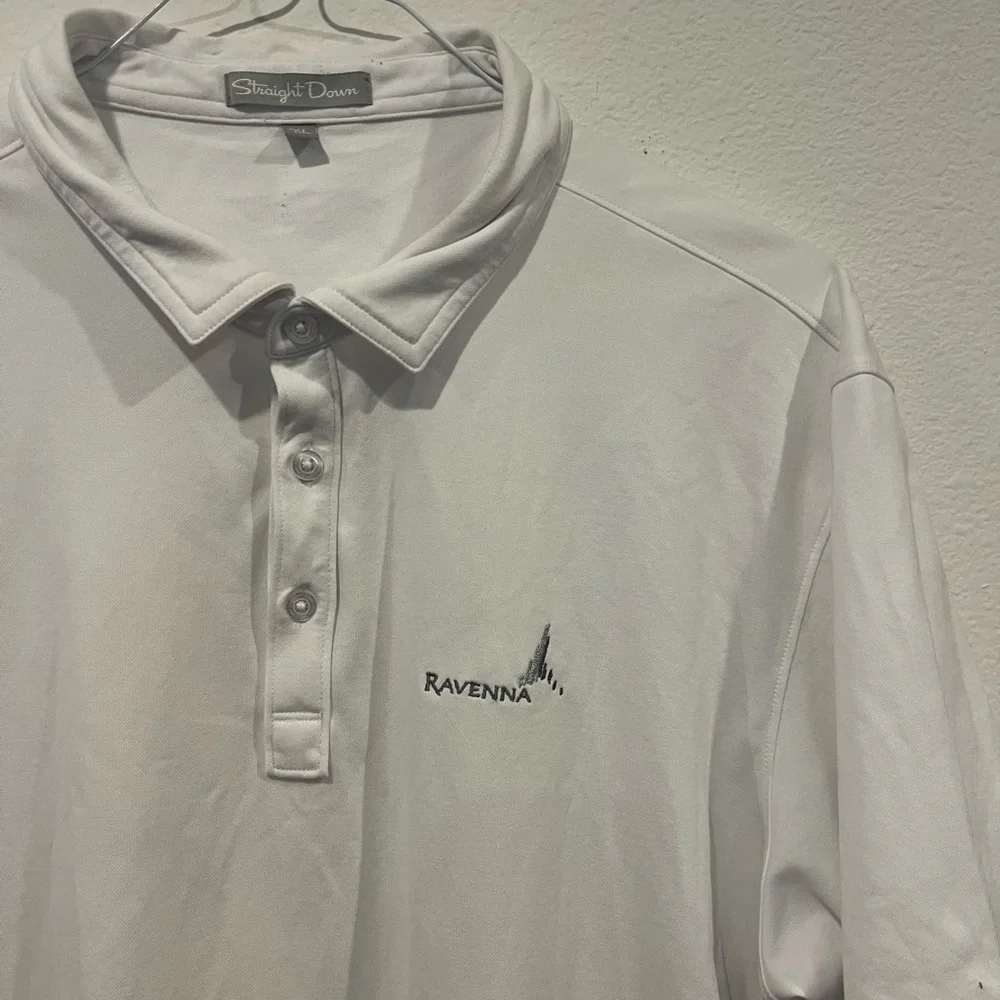 Straight Down Polo Shirt Mens XL White Ravenna Logo Golf Performance Polo EUC‎